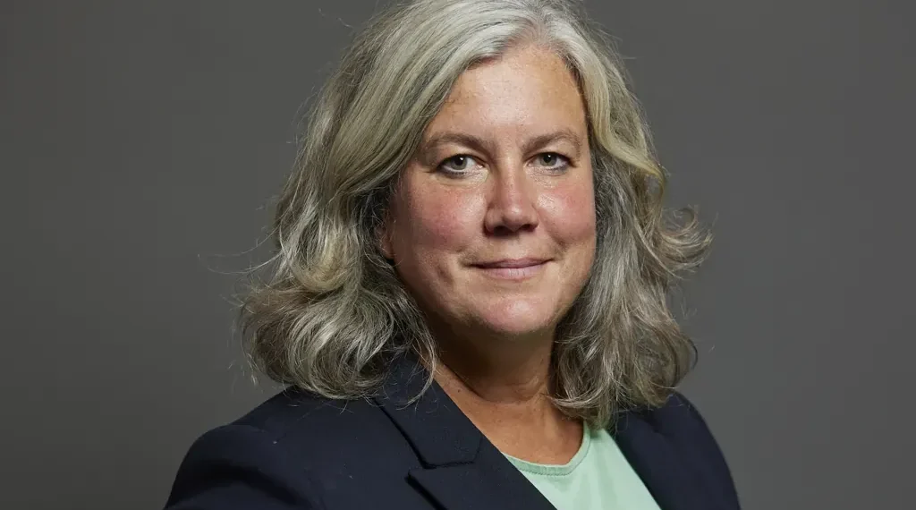 Official parliamentary portrait of Heidi Alexander photographed for the UK Parliament in July 2024.