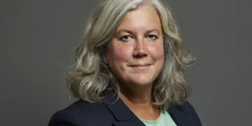 Official parliamentary portrait of Heidi Alexander photographed for the UK Parliament in July 2024.
