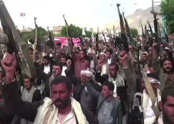 Houthi supporters protest Saudi-led coalition airstrikes in Sana'a, Yemen, on September 4, 2015.