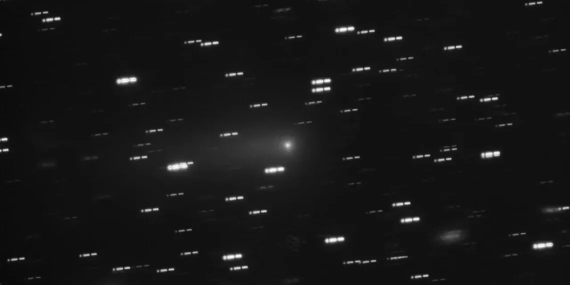 Interstellar comet 3I/ATLAS photographed by ESO’s Very Large Telescope, with stars appearing as trails in the background.