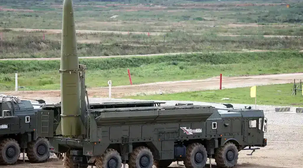 9P78-1 self-propelled launcher of the 9K720 Iskander-M system displayed with 9M723K5 missiles during the Army 2016 demonstration.