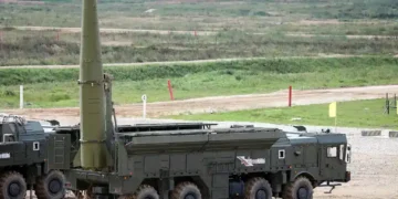 9P78-1 self-propelled launcher of the 9K720 Iskander-M system displayed with 9M723K5 missiles during the Army 2016 demonstration.