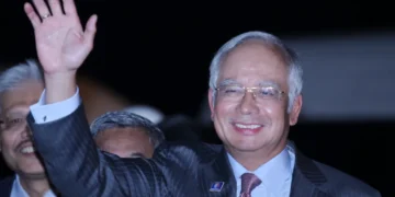Najib Razak arrives in Bali, Indonesia, for the 2013 Asia-Pacific Economic Cooperation summit on October 6, 2013.