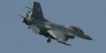 Pakistan Air Force F-16A fighter aircraft approaches the runway at Lahore on September 5, 2006.