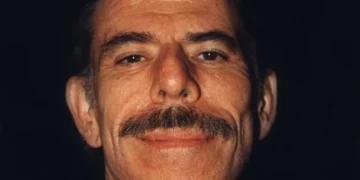 Peter Max attends a Larry King cardiac charity event in 1998, photographed for a celebrity photo collection.