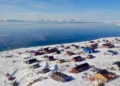 View over the small community of Siorapaluk, Greenland, photographed on April 24, 2025, by Bruno Rijsman.
