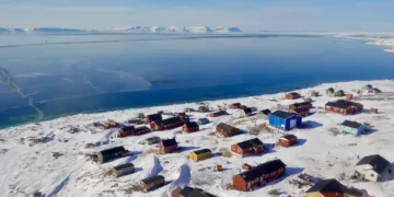 View over the small community of Siorapaluk, Greenland, photographed on April 24, 2025, by Bruno Rijsman.
