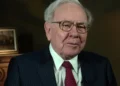 Photograph of Warren Buffett at the 2015 SelectUSA Investment Summit, held in the United States on April 17, 2015.