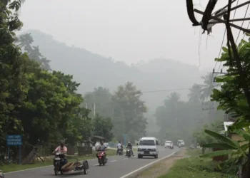 Haze and smog reduce visibility along the Medan–Banda Aceh road in Pidie Jaya District, Aceh, Indonesia, on October 24, 2015.