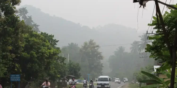 Haze and smog reduce visibility along the Medan–Banda Aceh road in Pidie Jaya District, Aceh, Indonesia, on October 24, 2015.