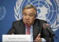 António Guterres briefs international media in Geneva on August 3, 2012, following a joint trip to Burkina Faso concerning Malian refugees.