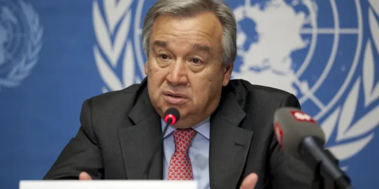 António Guterres briefs international media in Geneva on August 3, 2012, following a joint trip to Burkina Faso concerning Malian refugees.