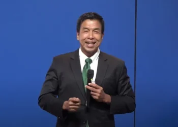 Chadchart Sittipunt speaks at an event about using the Traffy Fondue platform to address Bangkok’s local problems on September 15, 2023.