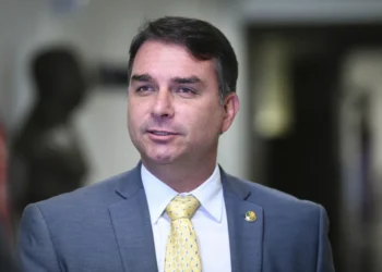 Flávio Bolsonaro gives an interview in Brasília, Brazil, on May 12, 2022, in a photograph by Agência Senado.