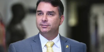 Flávio Bolsonaro gives an interview in Brasília, Brazil, on May 12, 2022, in a photograph by Agência Senado.