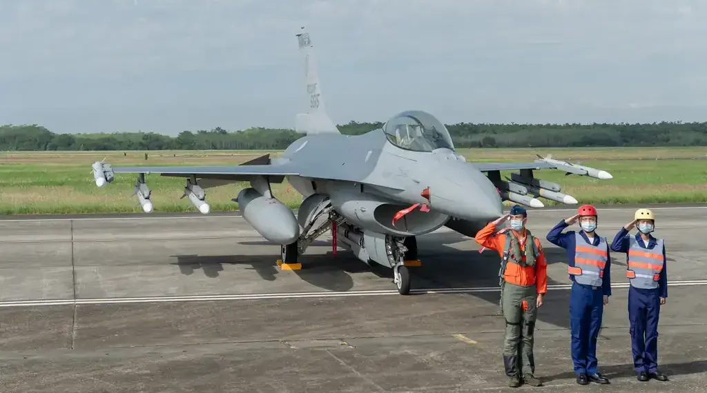 ROCAF F-16V BLK20 fighter aircraft photographed in Taiwan on November 17, 2021, during an official presidential event.